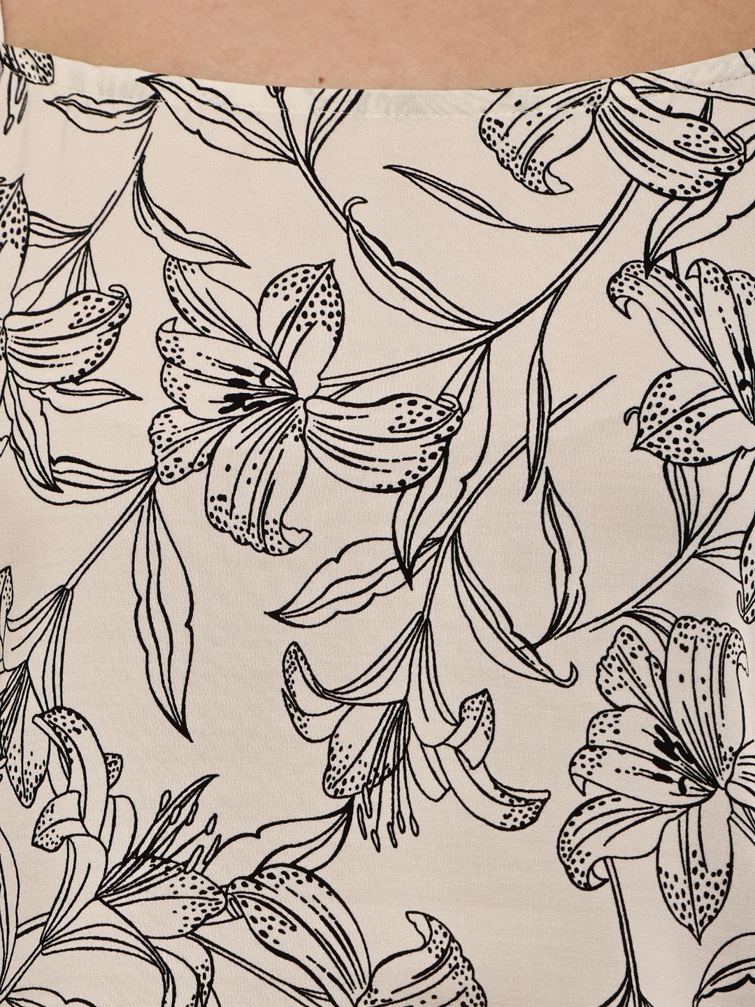 Women’s Black & White Floral Rayon Co-Ord Set – Sleeveless Camisole Top with Printed Wide Leg Pants - Image 7